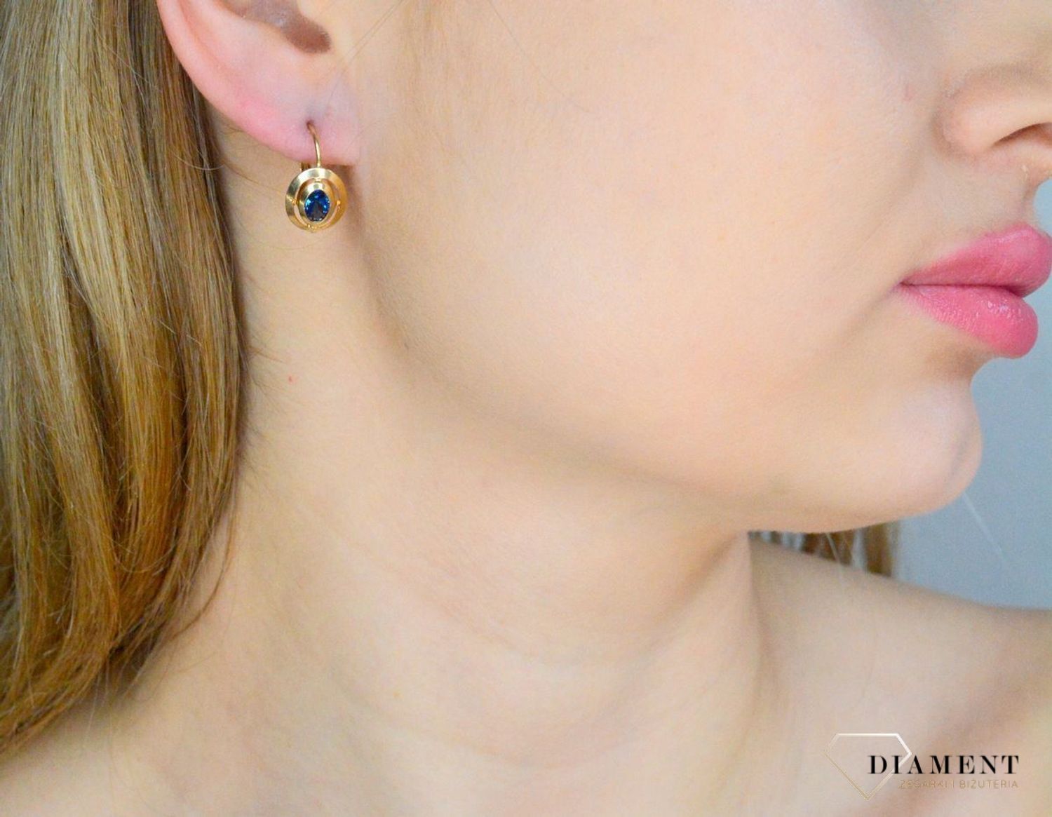 Złote kolczyki damskie 585 owalne z błękitną cyrkonią KL 10168C.jpg